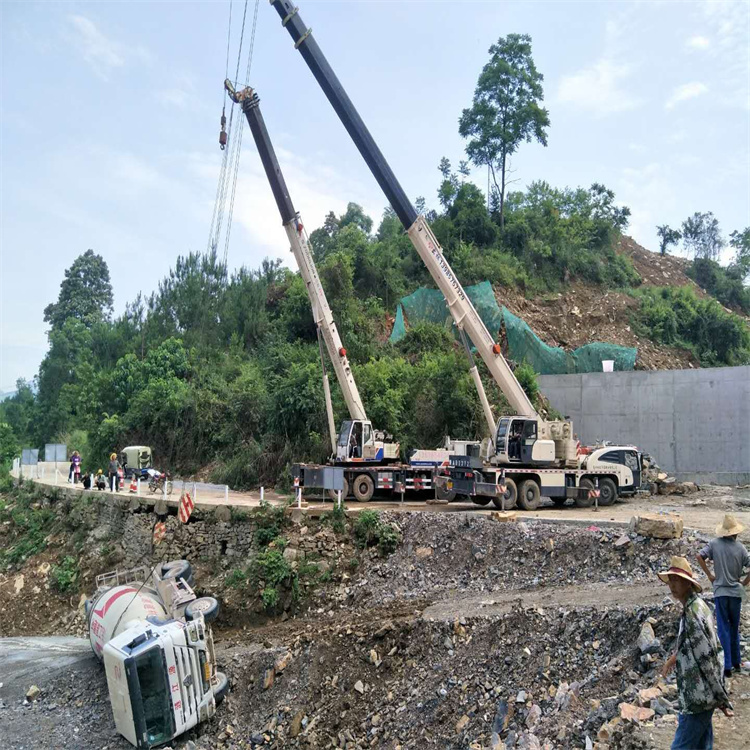潮安汽车掉沟里叫吊车救援要多少钱